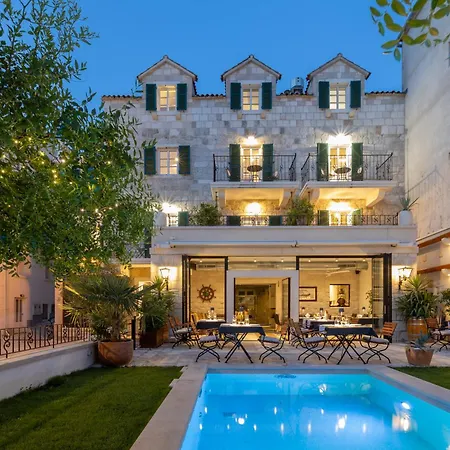New - Casa Columba - 4 Star Design Boutique With Outdoor Pool & Private Garden (adults Only) Gasthof Makarska