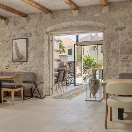 New - Casa Columba - 4 Star Design Boutique With Outdoor Pool & Private Garden (adults Only) Gasthof Makarska